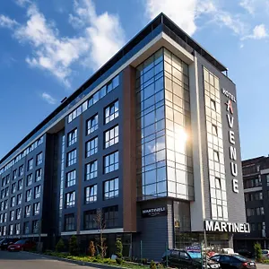 Otel Avenue, Burgaz